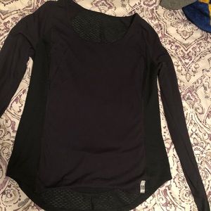 Black long sleeve under armour tee
